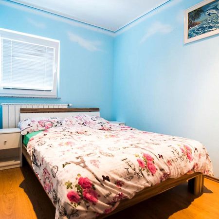 Guesthouse Prenocisca Sirec プトゥイ エクステリア 写真