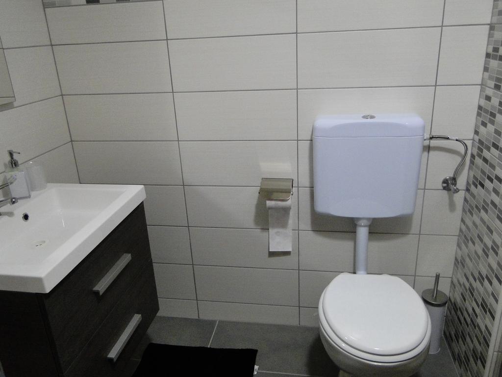 Guesthouse Prenocisca Sirec プトゥイ エクステリア 写真