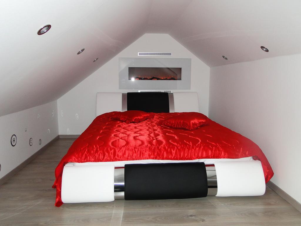 Guesthouse Prenocisca Sirec プトゥイ エクステリア 写真