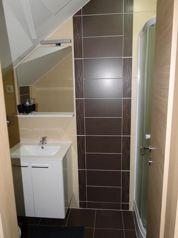 Guesthouse Prenocisca Sirec プトゥイ エクステリア 写真