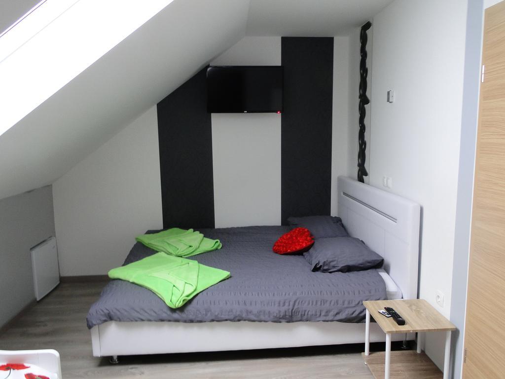 Guesthouse Prenocisca Sirec プトゥイ エクステリア 写真